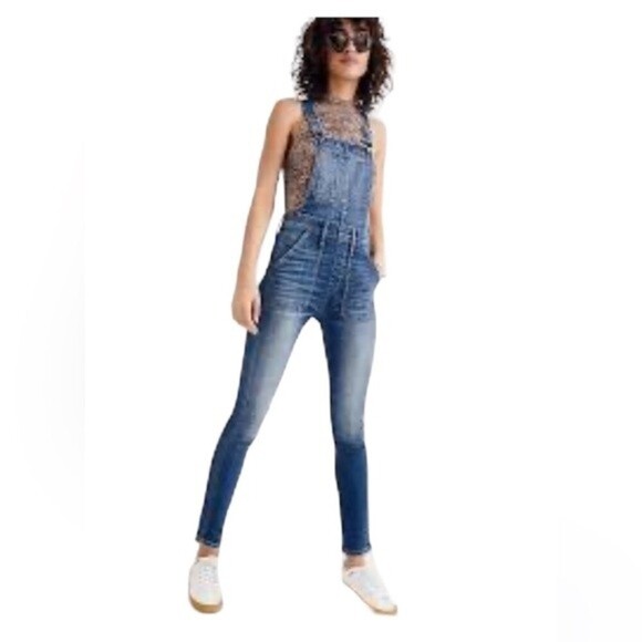 Madewell Denim - Madewell skinny denim overalls size small